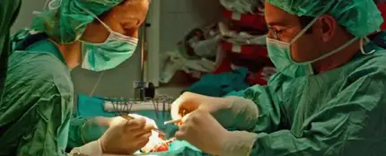 Imagen de un quirófano donde se está realizando un trasplante de órganos Imagen de un quirófano donde se está realizando un trasplante de órganos
