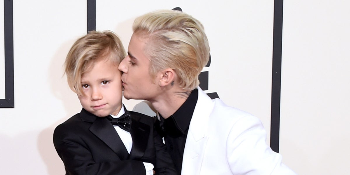 El hermano pequeño de Justin Bieber le roba el protagonismo en la