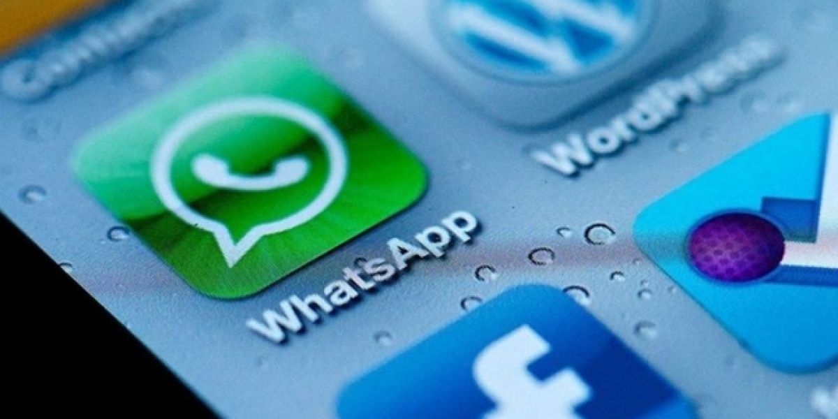 Logo de WhatsApp en un iPhone