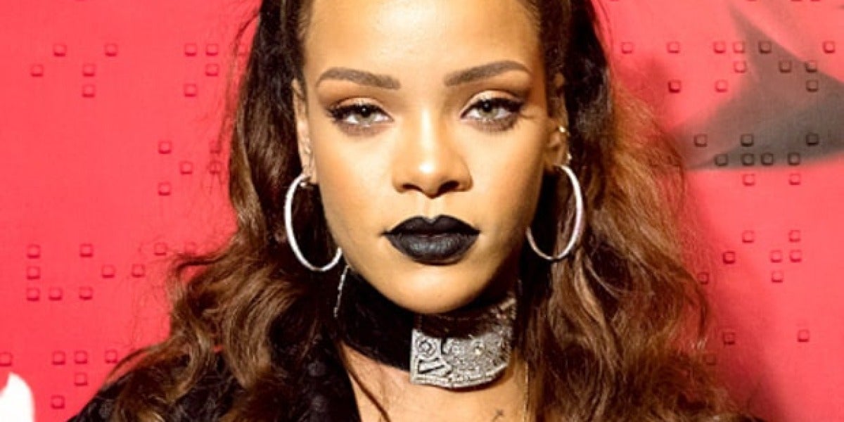LA ÚLTIMA TENDENCIA DE LAS CELEBS, LOS NECK BAND