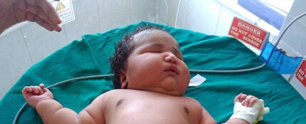 Nace en la India una bebé de 6,8 kilos