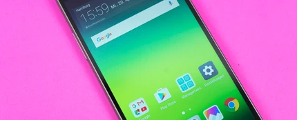 Un teléfono móvil con Android Un teléfono móvil con Android