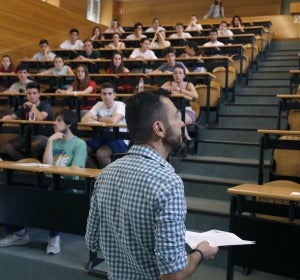 Estudiantes durante un examen de Selectividad Estudiantes durante un examen de Selectividad