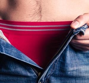 Un hombre en calzoncillos Un hombre en calzoncillos