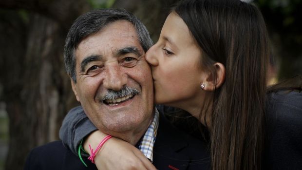 Eva con su abuelo tras salvarle la vida