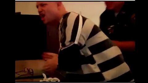 Frame 13.113258 de: Un hombre lanza excrementos y orina al juez cuando le condena a 40 a&ntilde;os