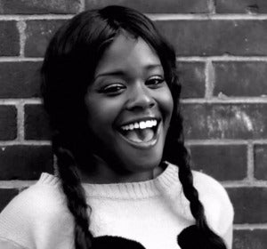 Azealia Banks es una conocida cantante de hip hop en Estados Unidos Azealia Banks es una conocida cantante de hip hop en Estados Unidos