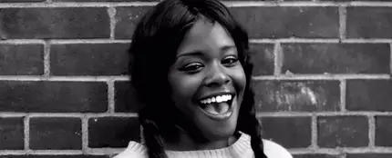 Azealia Banks es una conocida cantante de hip hop en Estados Unidos Azealia Banks es una conocida cantante de hip hop en Estados Unidos