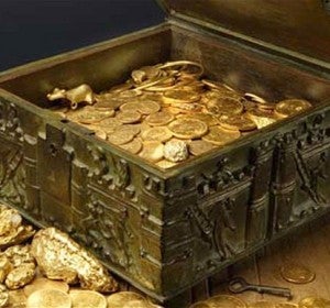 Un cofre lleno de monedas - Imagen de archivo Un cofre lleno de monedas - Imagen de archivo