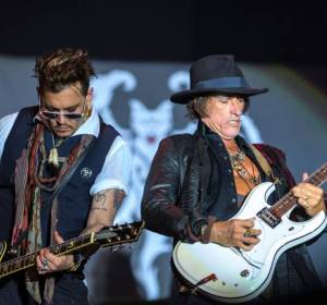 El guitarrista de Aerosmith Joe Perry junto a Johnny Depp El guitarrista de Aerosmith Joe Perry junto a Johnny Depp