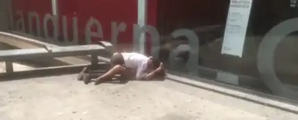 Pareja manteniendo relaciones sexuales a plena luz del día Pareja manteniendo relaciones sexuales a plena luz del día