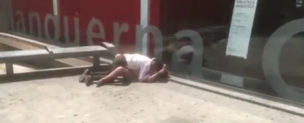 Pareja manteniendo relaciones sexuales a plena luz del día Pareja manteniendo relaciones sexuales a plena luz del día