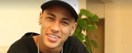 Neymar hace el reto de Mark Zuckenberg