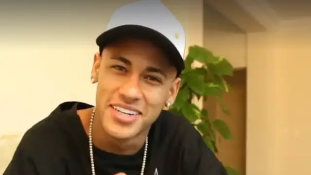 Neymar hace el reto de Mark Zuckenberg