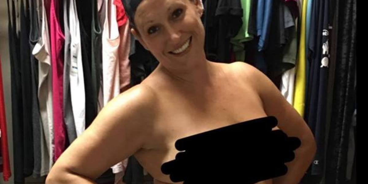 Christine Blackmon posando en respuesta a la burla de la modelo