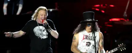 Guns N' Roses durante uno de sus conciertos Guns N' Roses durante uno de sus conciertos