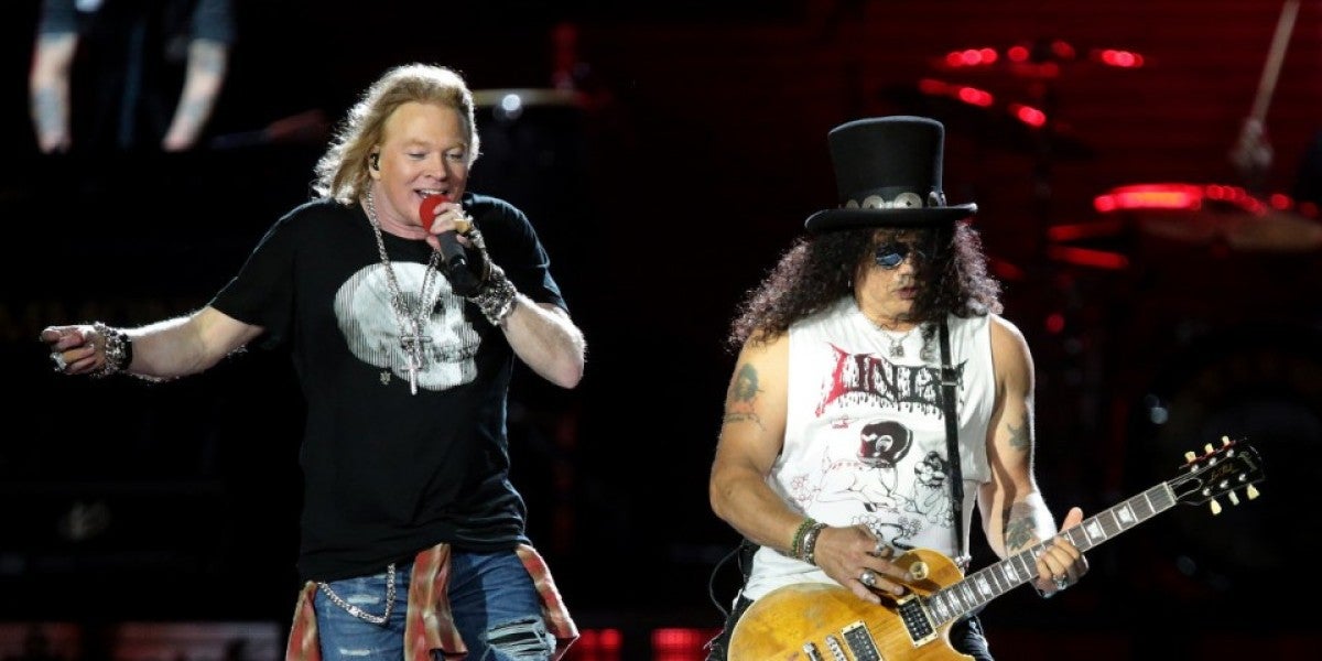 Guns N' Roses durante uno de sus conciertos