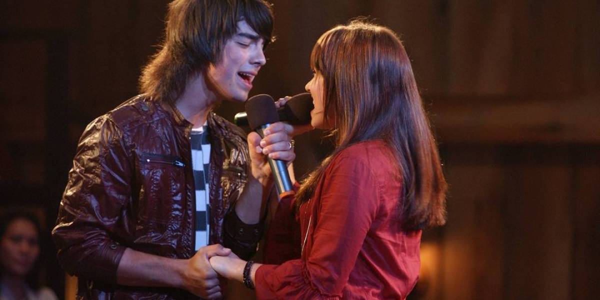 Joe Jonas y Demi Lovato en Camp Rock