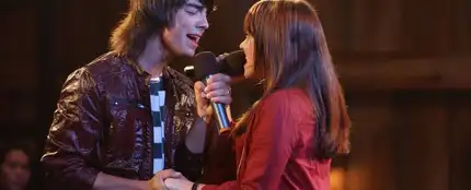 Joe Jonas y Demi Lovato en Camp Rock Joe Jonas y Demi Lovato en Camp Rock