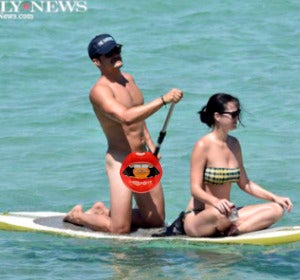 Orlando Bloom enseña sus partes mientras hace paddle surf con Katy Perry Orlando Bloom enseña sus partes mientras hace paddle surf con Katy Perry