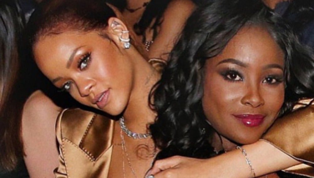 Rihanna con su amiga Leandra