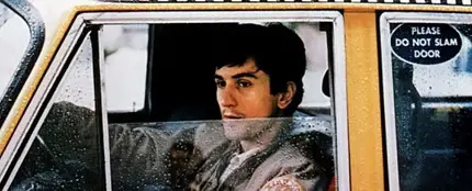 Para preparar su papel en 'Taxi Driver', el actor obtuvo una licencia de taxista y estuvo varios días conduciendo por las calles de Nueva York durante el turno de noche. Para preparar su papel en 'Taxi Driver', el actor obtuvo una licencia de taxista y estuvo varios días conduciendo por las calles de Nueva York durante el turno de noche.