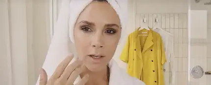 Victoria Beckham en el tutorial de maquillaje de la revista Vogue Victoria Beckham en el tutorial de maquillaje de la revista Vogue