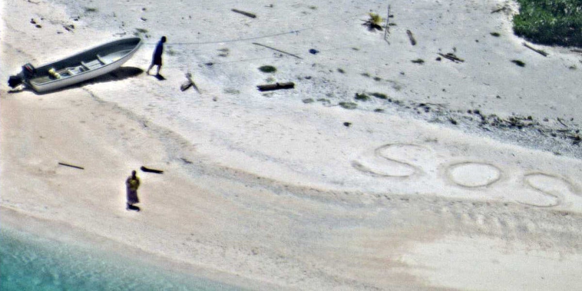 Una pareja escribió SOS para ser rescatados