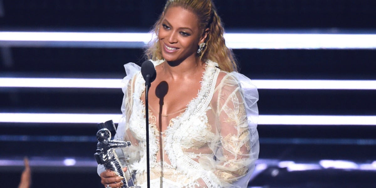 Beyoncé recoge el galardón a Mejor Vídeo del Año en los MTV Video Music Awards 2916