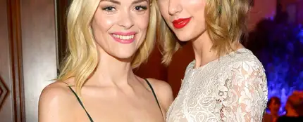 Taylor Swift y Jaime King Taylor Swift y Jaime King