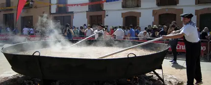 Batido el récord Guinness de "pisto más grande del mundo", con 1.254 kilos Batido el récord Guinness de "pisto más grande del mundo", con 1.254 kilos