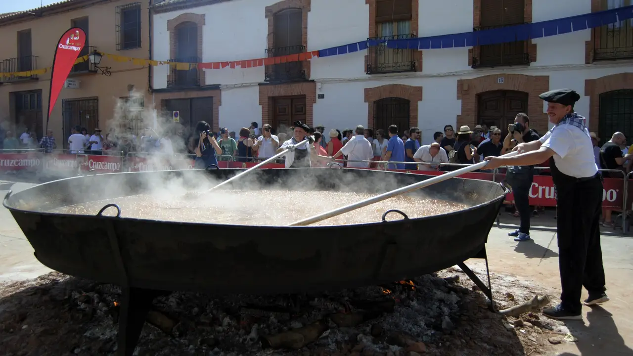 Batido el récord Guinness de "pisto más grande del mundo", con 1.254 kilos Batido el récord Guinness de "pisto más grande del mundo", con 1.254 kilos