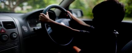 Un ni&ntilde;o conduciendo un coche (Archivo)