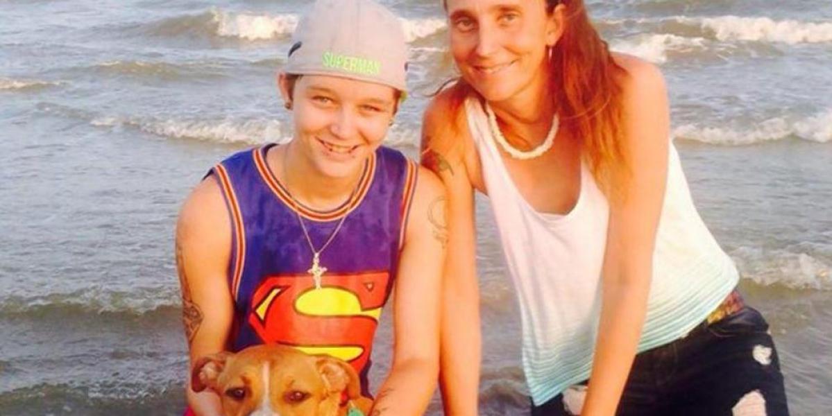 Madre e hija se casan y son arrestadas por incesto