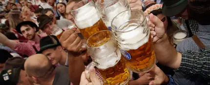 El consumo de cerveza permite ver más rápido las caras felices El consumo de cerveza permite ver más rápido las caras felices