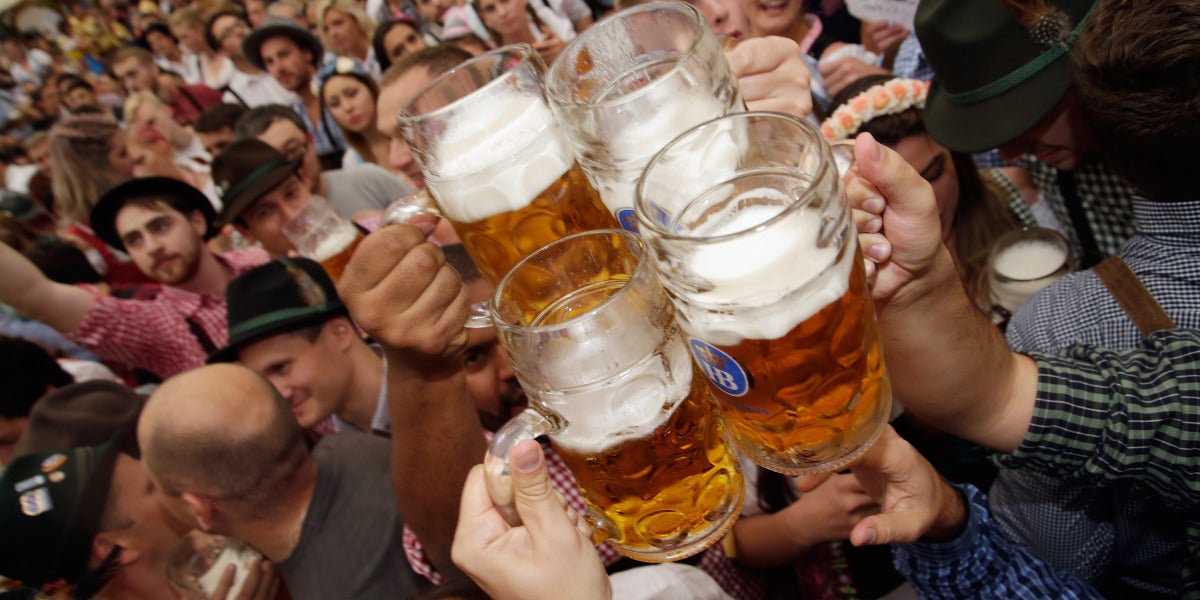 El consumo de cerveza permite ver más rápido las caras felices