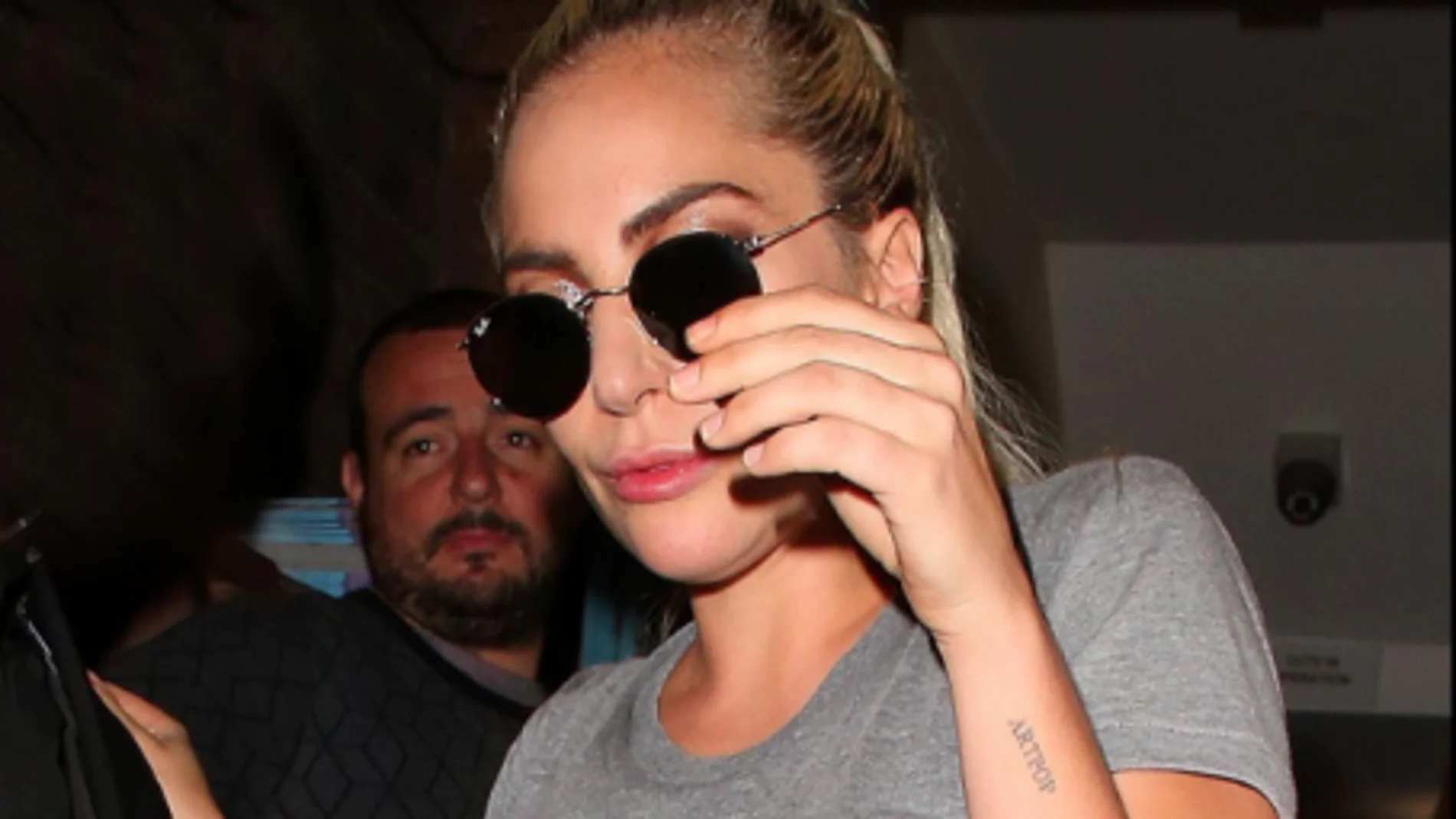 Lady Gaga a la salida de su hotel en Nueva York Lady Gaga a la salida de su hotel en Nueva York