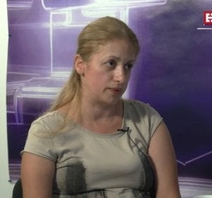 Jasminka Velkovska denunciando públicamente la negligencia médica Jasminka Velkovska denunciando públicamente la negligencia médica