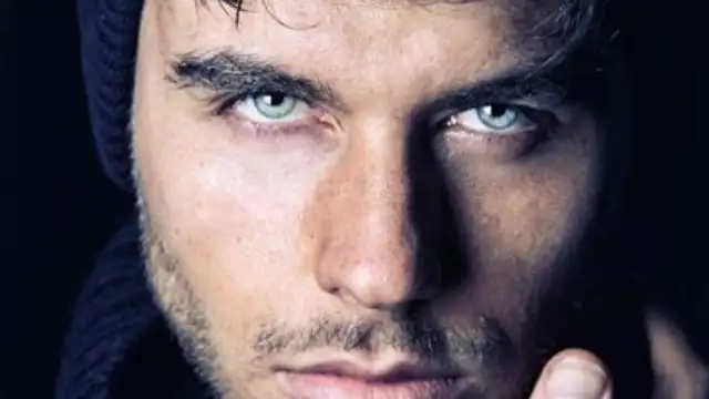 Aitor Ferrón y su mirada heladora