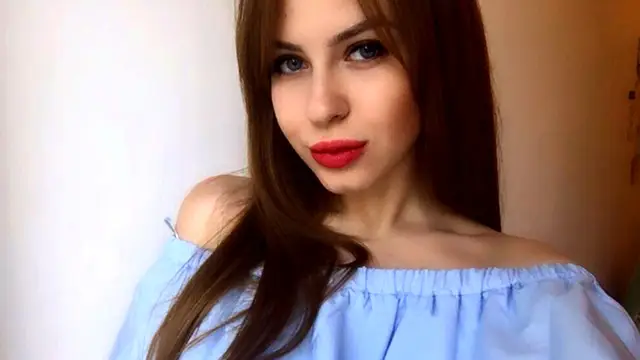 Ariana subasta su virginidad