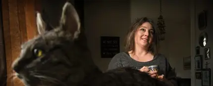 Clare Hobbs, la taxidermista que ha creado el bolso hecho de gato Clare Hobbs, la taxidermista que ha creado el bolso hecho de gato