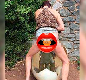 Practica sexo con una estatua en un parque infantil Practica sexo con una estatua en un parque infantil