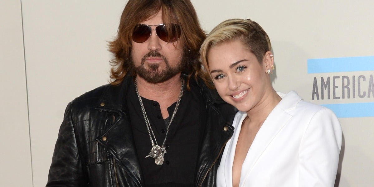 Miley Cyrus junto a su padre Billy Rae