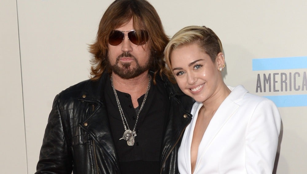 Miley Cyrus junto a su padre Billy Rae
