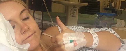 Emma Phillips en el hospital tras la intervención