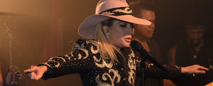 Lady Gaga en el concierto del Dive Bar Tour in Nashville