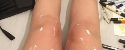 ¿Qué hay de extraño en este par de piernas? ¿Qué hay de extraño en este par de piernas?