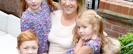 Emily Street con sus hijos Emily Street con sus hijos
