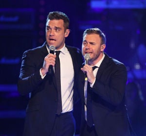 Robbie Williams cantando con su ex banda, Take That Robbie Williams cantando con su ex banda, Take That
