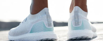 Zapatillas hechas con basura de los oc&eacute;anos